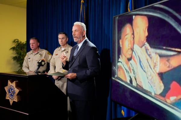 Clark County District Attorney Steve Wolfson speaks during a news co<em></em>nference on an indictment in the 1996 murder of rapper Tupac Shakur.