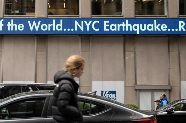 A display shows the news a<em></em>bout an earthquake in New York City at News Corp Headquarters, Friday, April 5, 2024, in New York. 