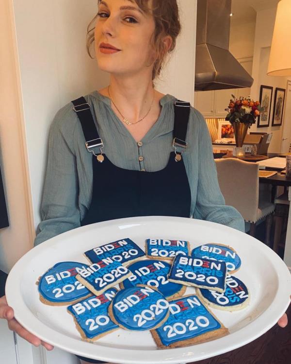 Taylor Swift with Biden 2020 coo<em></em>kies