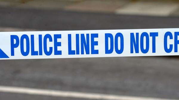 一名男子在布拉德福德骑着四轮摩托撞向警察后被捕