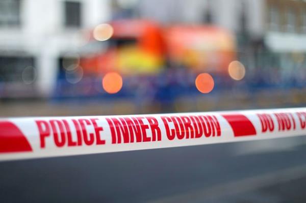 英国发生汽车和摩托车相撞事故，造成四名成年人和两名儿童死亡
