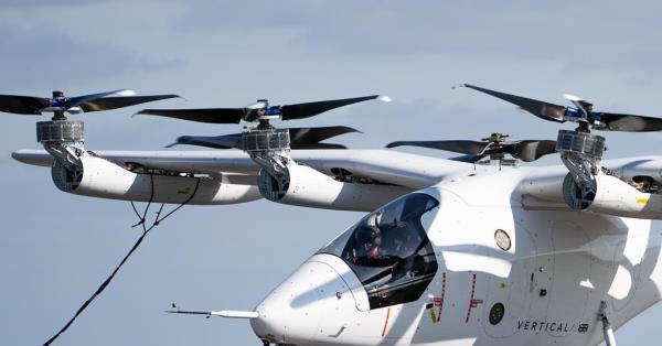 垂直完成系留飞行测试与最新的VX4原型