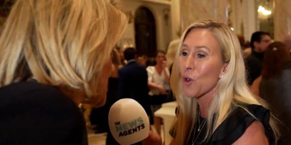 马乔里·泰勒·格林(Marjorie Taylor Greene)曾经兜售的反犹主义“太空激光”阴谋是什么？