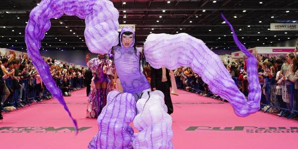 图片：龙展将高级阵营和时尚女王带到伦敦