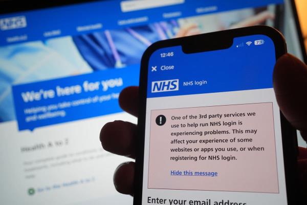 英国国家医疗服务体系(NHS)警告称，850万台Windows设备受到CrowdStrike IT故障的影响，GP服务将进一步中断