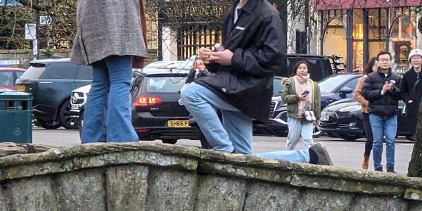 求婚照片在X网上疯传后，一对情侣“震惊”