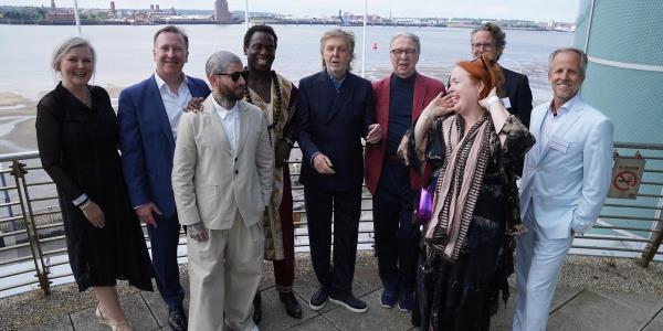 保罗·麦卡特尼爵士授予日落大道剧院导演大学荣誉