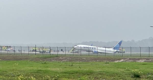 联合737 Max 8在休斯顿冲出滑行道