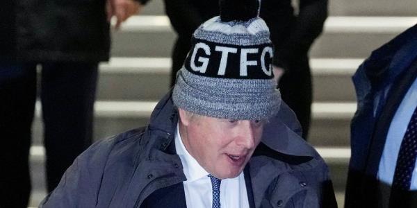 格里斯姆比镇球迷发起请愿，要求禁止鲍里斯·约翰逊戴上球队的帽子