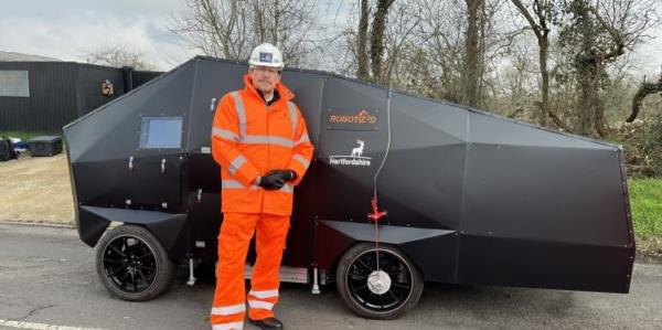 机器人将“世界第一”解决坑洼问题