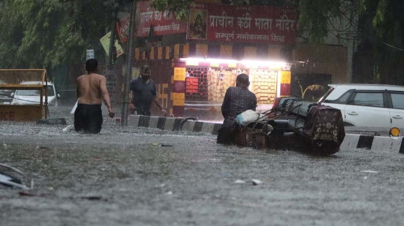 The Safdarjung weather station recorded 153.7 mm of rainfall, which began at around 3 am.