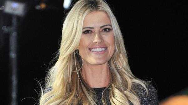 克里斯蒂娜？霍尔(Christina Hall)的第一任丈夫塔里克？穆萨(Tarek El Moussa)说，她在第三次离婚中“做得很好”