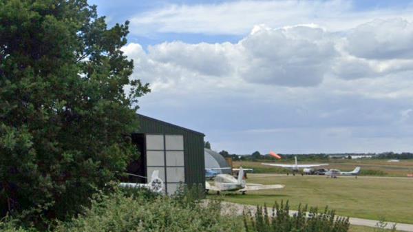 一架轻型飞机在萨福克的贝克斯机场坠毁