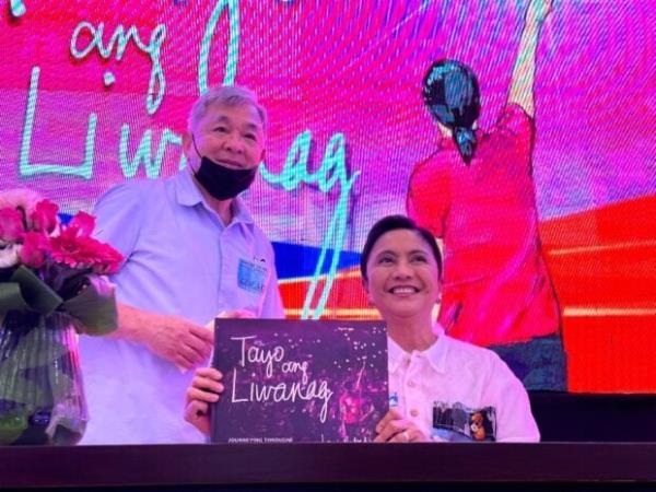 罗布雷多：发展强大的公民社会团体，向政府提出更多要求