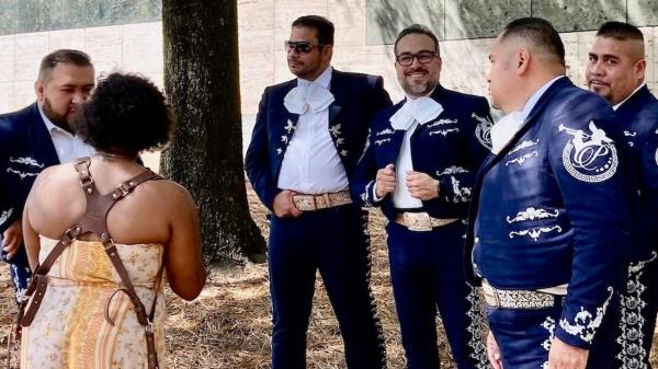 伯明翰的拉丁美洲传统节日庆祝音乐、美食和文化