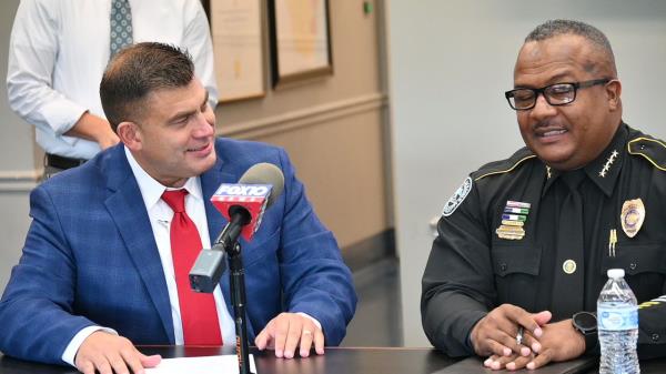 为什么密西西比州首府的警察局长要访问莫比尔