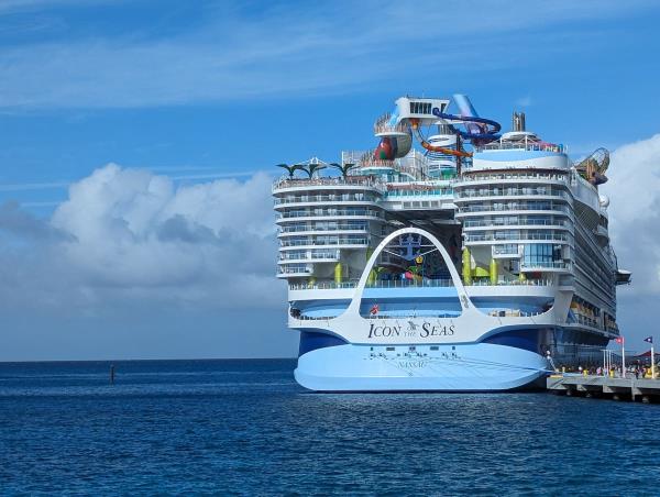 世界上最大的游轮——皇家加勒比海洋之星