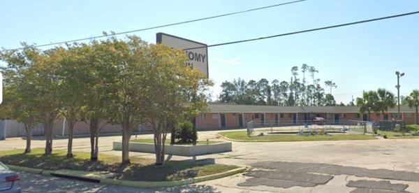 至少5人吸毒过量，1人死亡，死于密西西比海岸汽车旅馆经理出售冰毒的地方