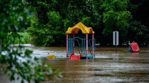 随着清理工作的开始，北昆士兰人在洪水中发出疾病警报