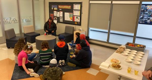 黑脚文化成为阿尔塔麦克劳德堡学校膳食计划的一部分