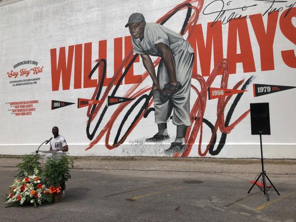 兰德尔·伍德芬向威利·梅斯致敬