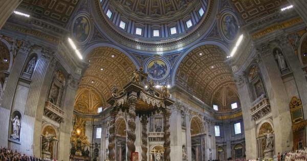 梵蒂冈公布了在圣彼得大教堂修复贝尔尼尼天篷的计划