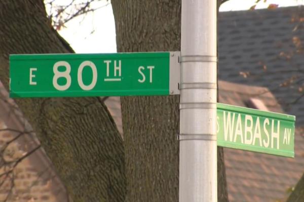 Street sign showing corner of E 80th St and S Wabash Ave