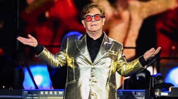 埃尔顿·约翰爵士的粉丝分享了格拉斯顿伯里音乐节上“难以置信”的片段