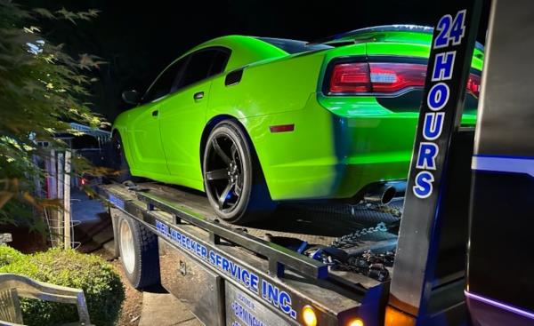 伯明翰警方制止街头赛车：镇压行动导致5人被捕，7辆车，缴获枪支