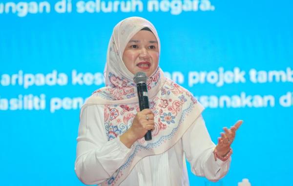 法德莉娜：为提高教育质量，将在全国范围内举行圆桌会议