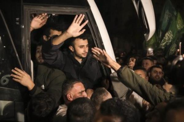 一代又一代，以色列监狱标志着巴勒斯坦男孩的成长仪式