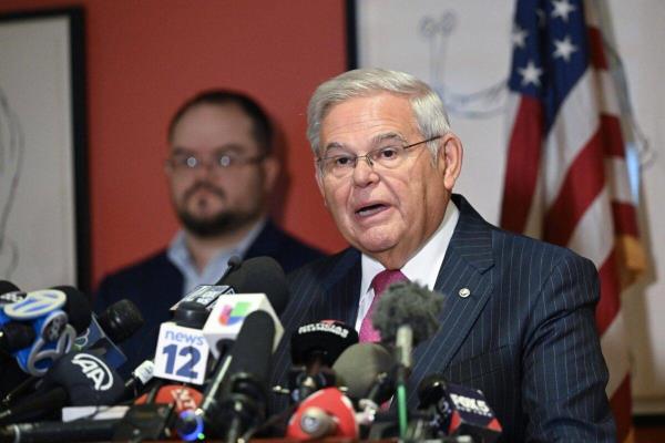 美国参议员梅嫩德斯坚决拒绝辞职