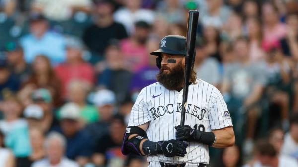 长期的落基队球星查理·布莱克蒙宣布退役，结束了14个MLB赛季
