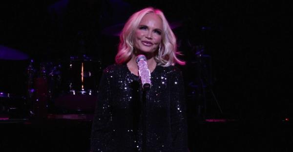 观看：克里斯汀·切诺维斯和斯蒂芬·施瓦茨预览凡尔赛女王音乐剧