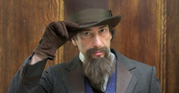 12月18日，尼尔·盖曼开始以查尔斯·狄更斯的身份朗诵圣诞颂歌